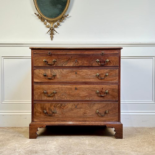 Small George III Mahogany Bachelors Chest Of Drawers